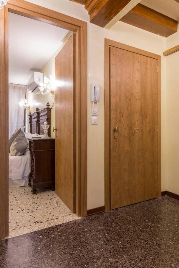 Residence Suite A Venezia Bagian luar foto